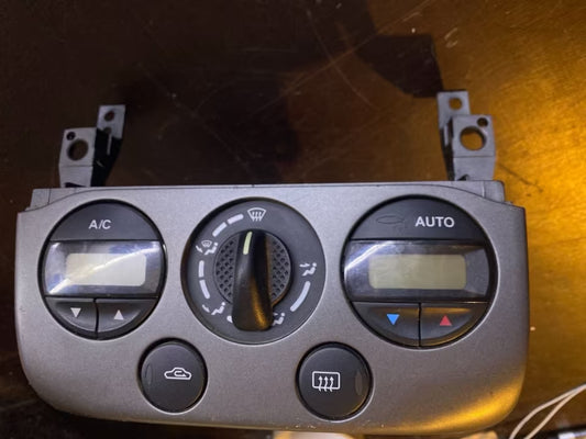 Nissan Primera Klima und Heizungsregler 275109F600