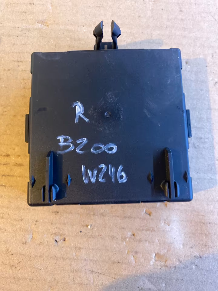 Mercedes W246 Steuergerät Tür Rechts vorne A1669005304