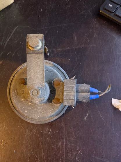 VW Golf 3 Vento Signalhorn mit Halterung