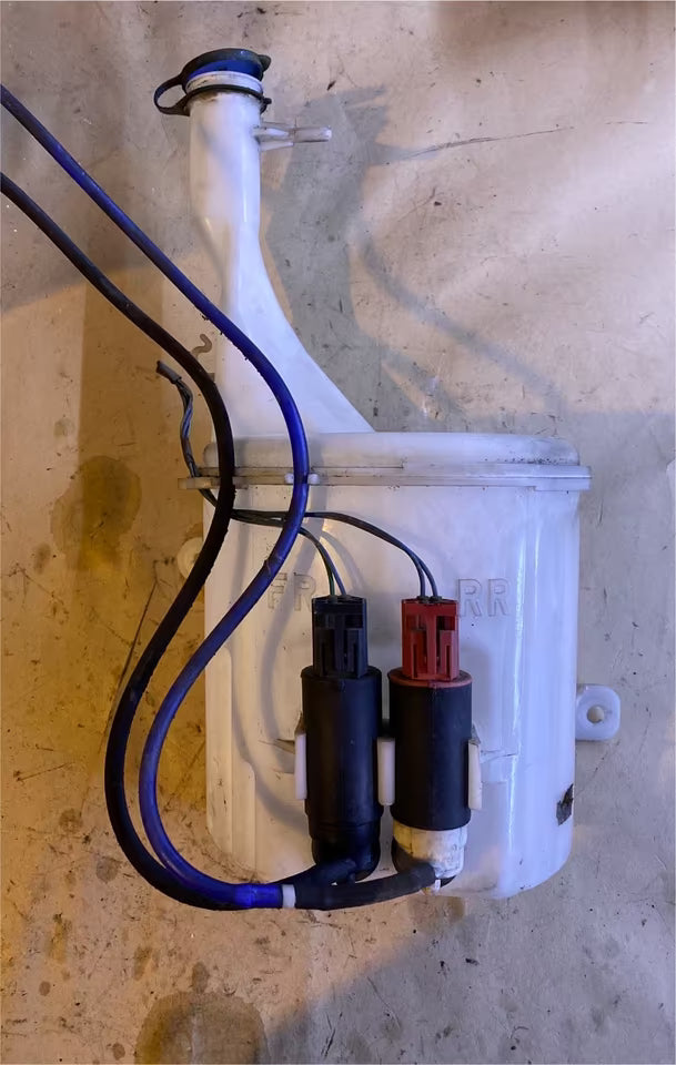 Toyota Yaris Wischwasserbehälter 001177