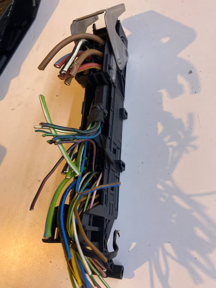 Mercedes W210 Zentralsteuergerät Steckerleiste 2105458828