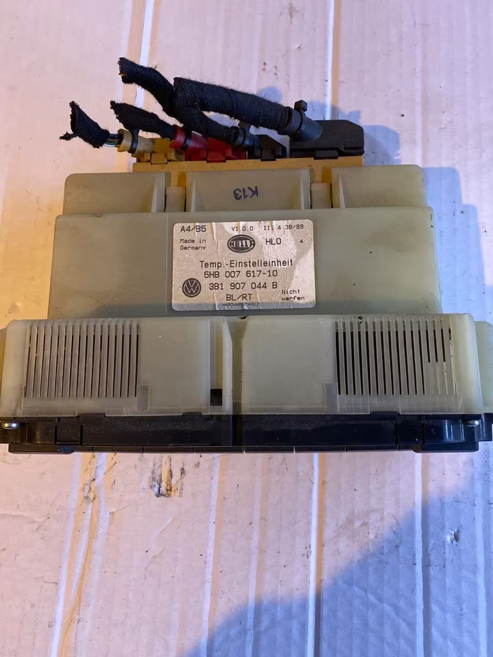 VW Passat 3B Klimabedienung 5HB007617-10 3B1907044B