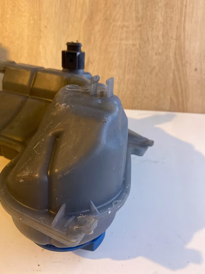 Audi A4 B6 8E0121403 Ausgleichsbehälter