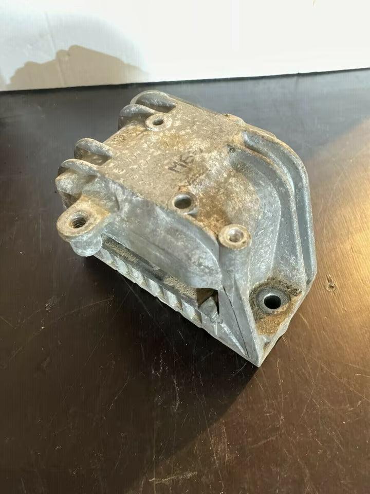 VW Passat 3C motorhalter rechts 1KO199262