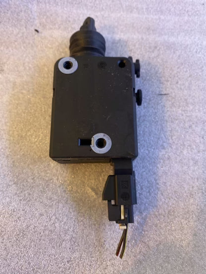 Opel Stellmotor Verriegelung Heckklappe GM 90460062