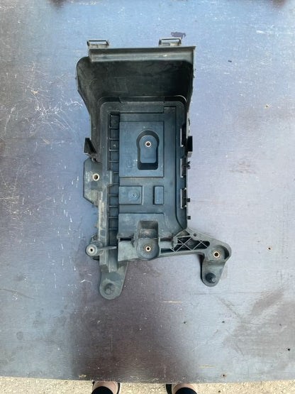 VW Golf 5 Batteriehalterung 1K0915333